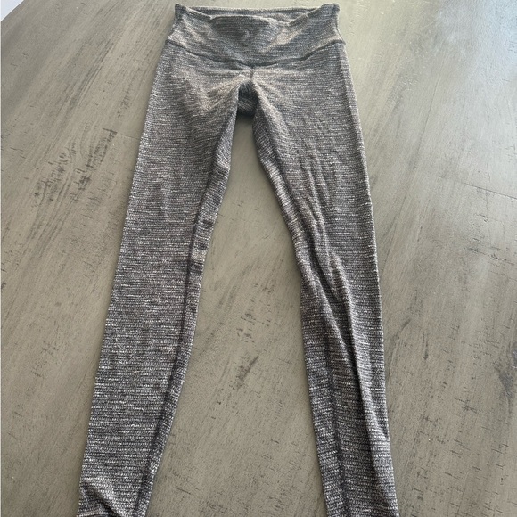 Lululemon size 6 Leggings - Picture 4 of 5